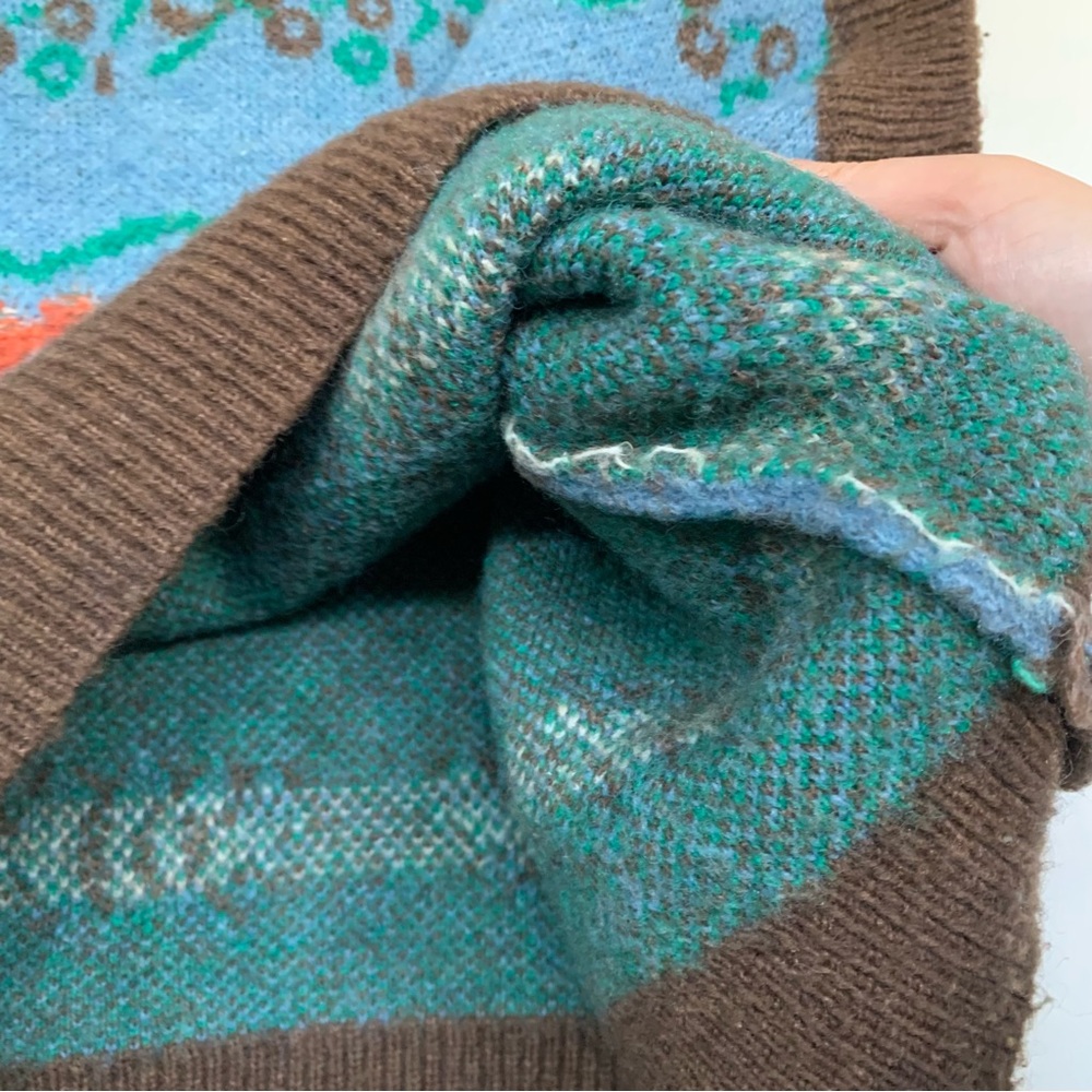 Retro Style Sweater Vest - Picture 3 of 4